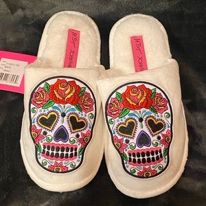 shugar skull slippers